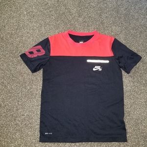 Nike SB | Dri-Fit Shirt Boys Youth Medium